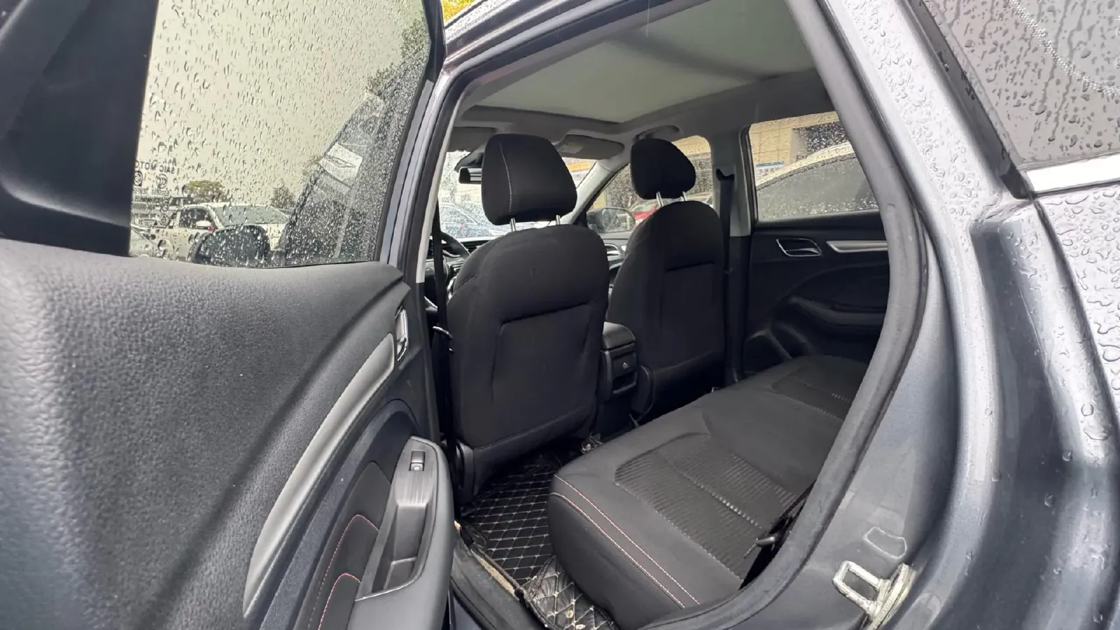 2021 Roewe RX3 1.6L 125HP L4 CVT,autocango,china used car exporter,china ev exporter,chinese used car exporter,chinese used ev exporter