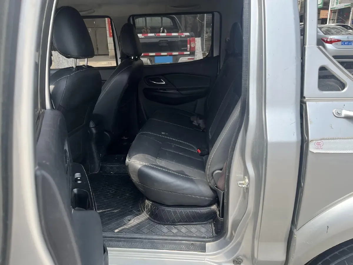 2023 Dongfeng RuiQi 2.4L 158HP L4 5MT,autocango,china used car exporter,china ev exporter,chinese used car exporter,chinese used ev exporter