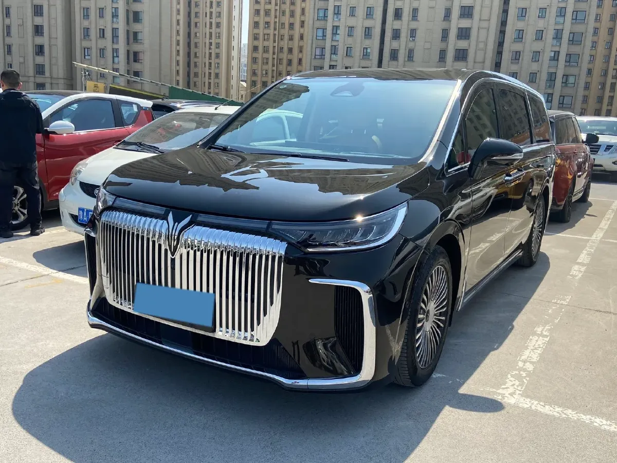 2025 Voyah Dream 1.5T 150HP L4 PHEV 41.7KWH,autocango,china used car exporter,china ev exporter,chinese used car exporter,chinese used ev exporter