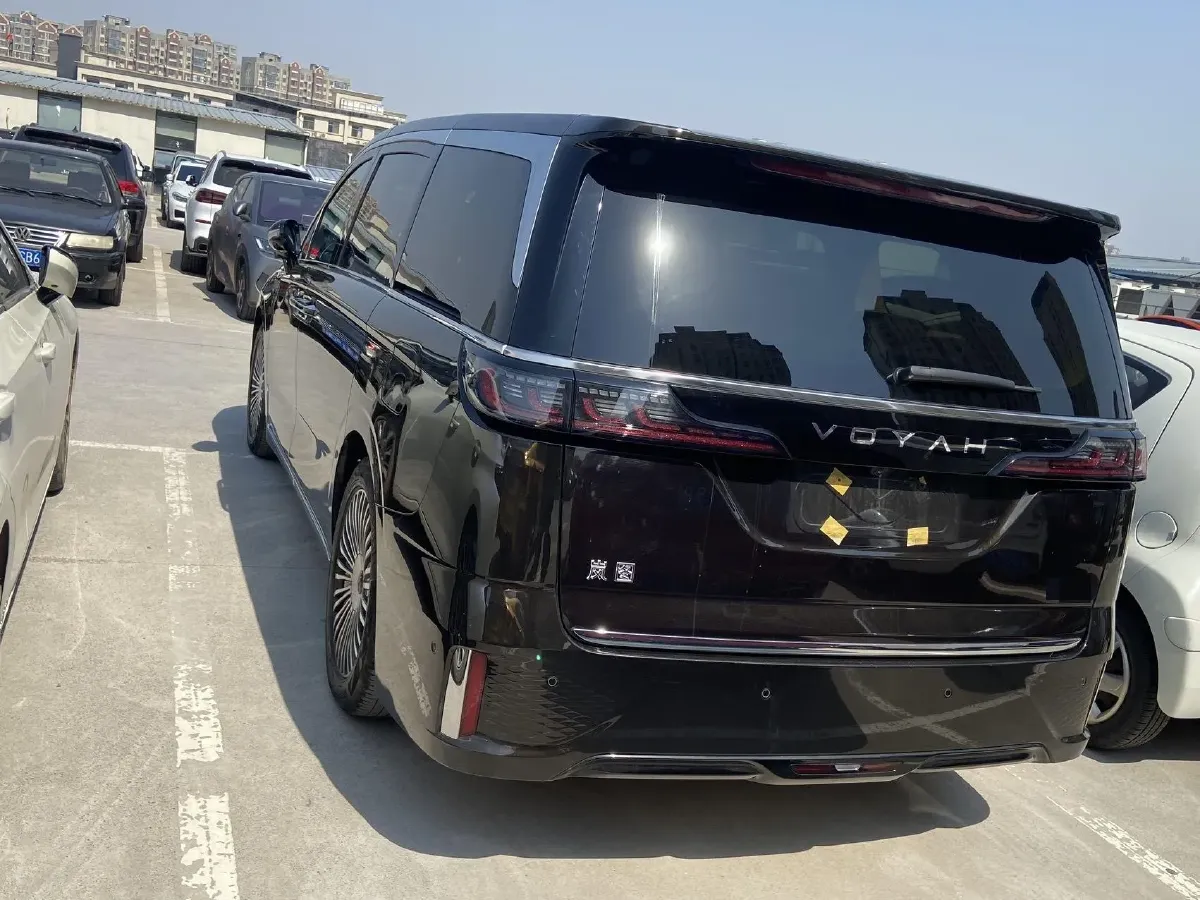 2025 Voyah Dream 1.5T 150HP L4 PHEV 41.7KWH,autocango,china used car exporter,china ev exporter,chinese used car exporter,chinese used ev exporter