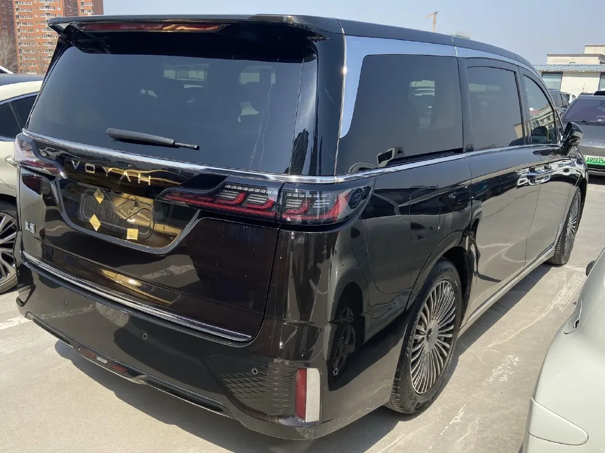 2025 Voyah Dream 1.5T 150HP L4 PHEV 41.7KWH,autocango,china used car exporter,china ev exporter,chinese used car exporter,chinese used ev exporter