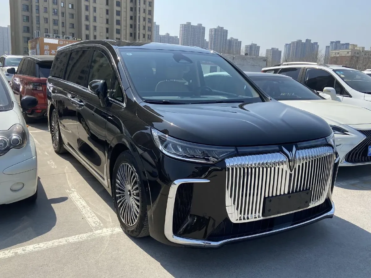 2025 Voyah Dream 1.5T 150HP L4 PHEV 41.7KWH,autocango,china used car exporter,china ev exporter,chinese used car exporter,chinese used ev exporter