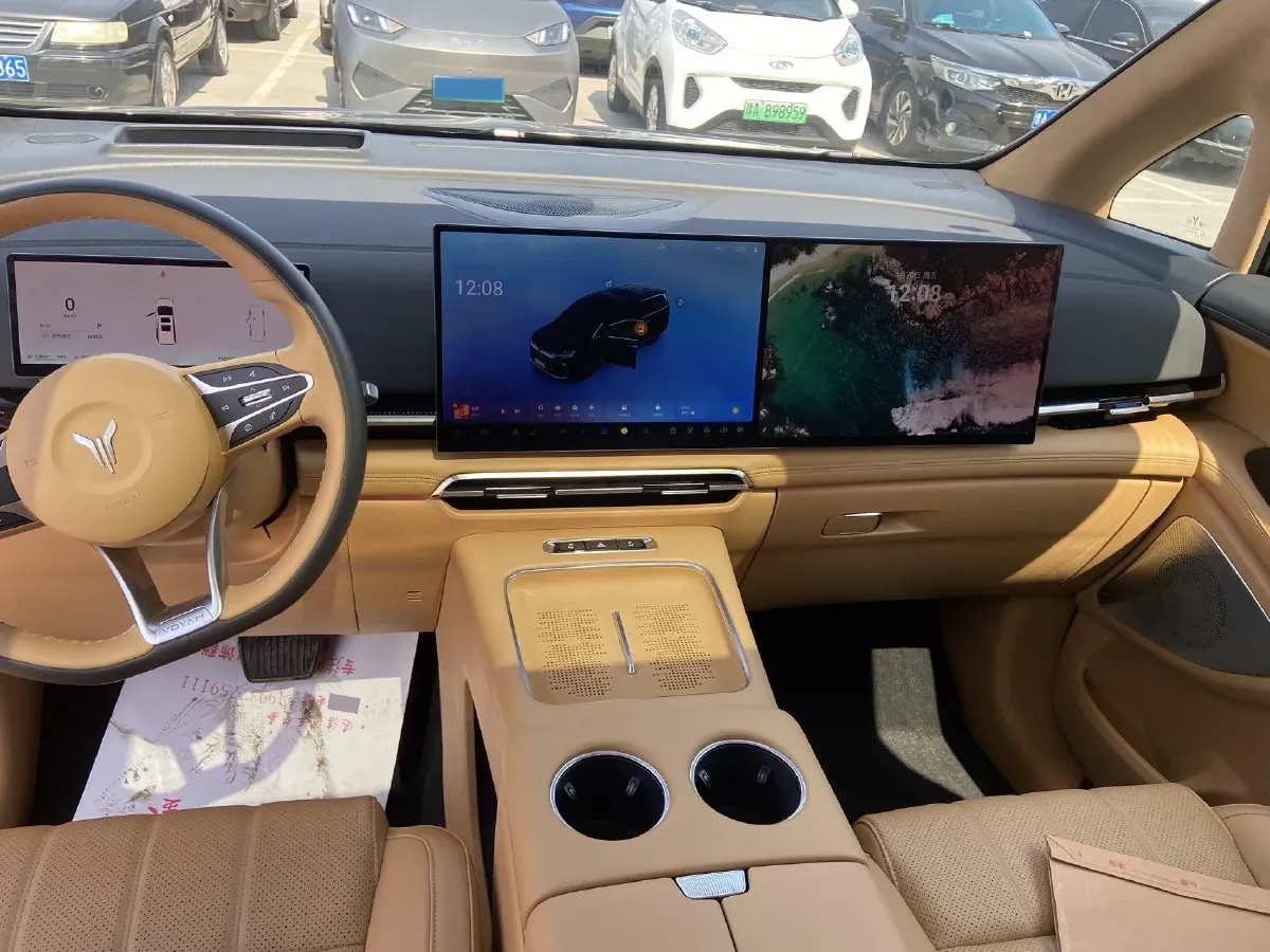 2025 Voyah Dream 1.5T 150HP L4 PHEV 41.7KWH,autocango,china used car exporter,china ev exporter,chinese used car exporter,chinese used ev exporter