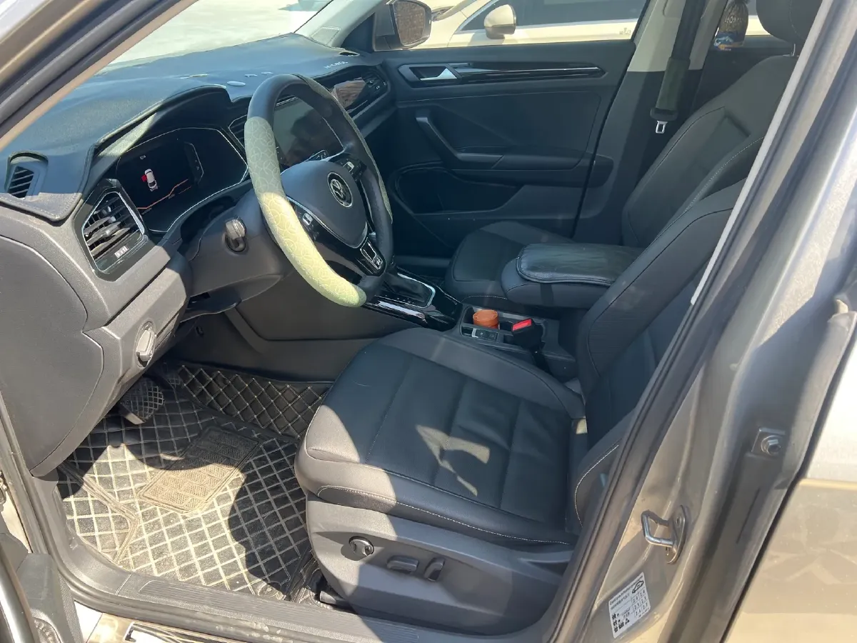 2022 Volkswagen T-Roc 1.4T 150HP L4 7DCT,autocango,china used car exporter,china ev exporter,chinese used car exporter,chinese used ev exporter
