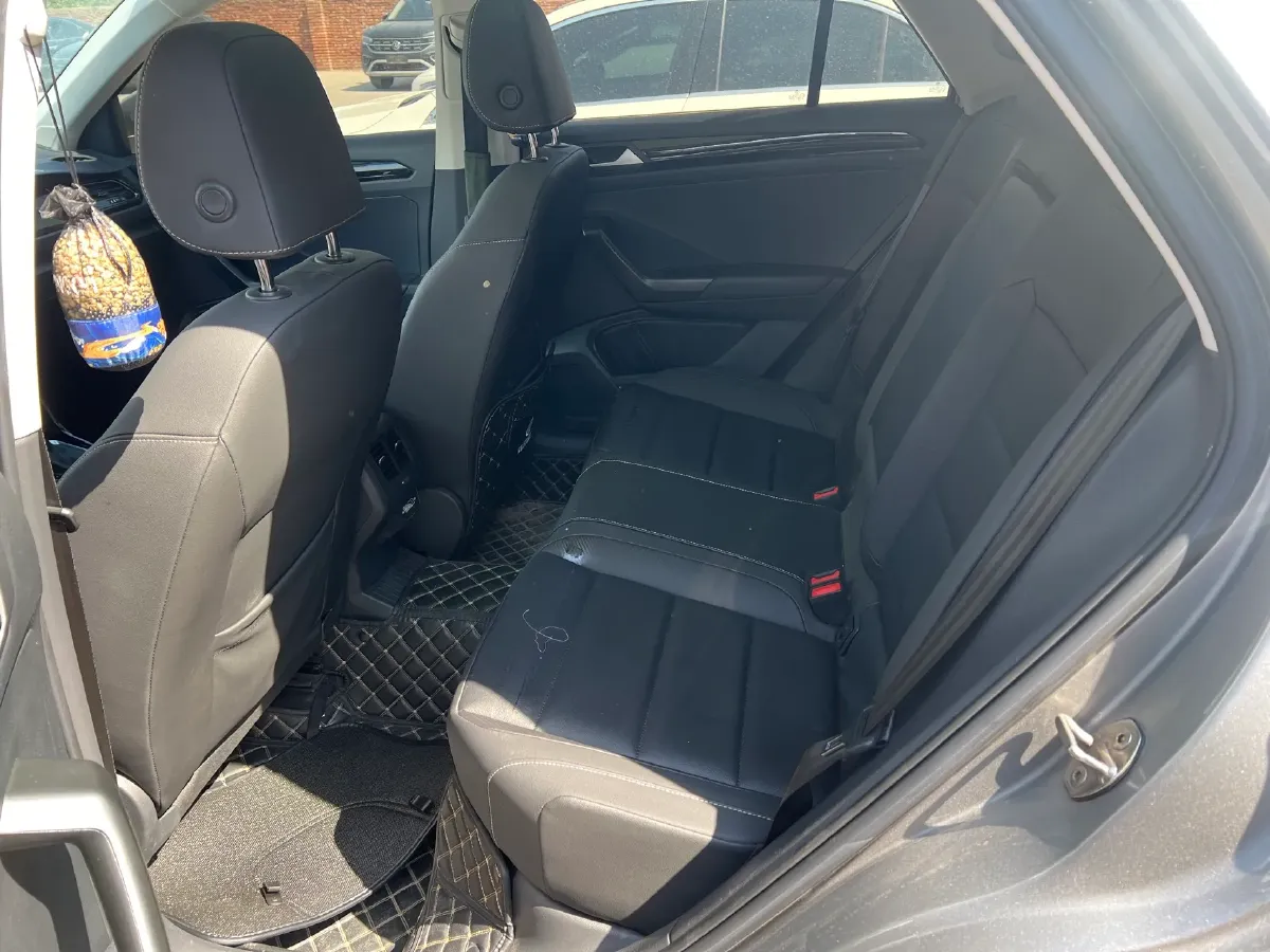 2022 Volkswagen T-Roc 1.4T 150HP L4 7DCT,autocango,china used car exporter,china ev exporter,chinese used car exporter,chinese used ev exporter