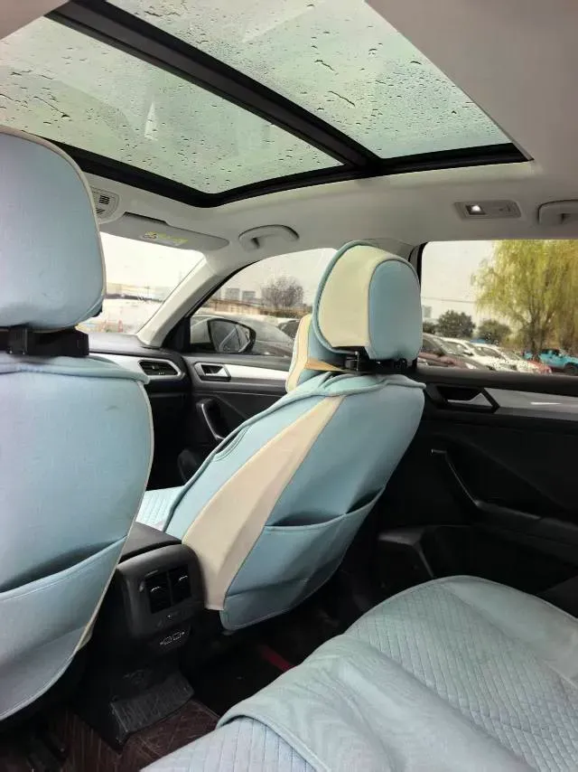 2022 Volkswagen T-Roc 1.4T 150HP L4 7DCT,autocango,china used car exporter,china ev exporter,chinese used car exporter,chinese used ev exporter