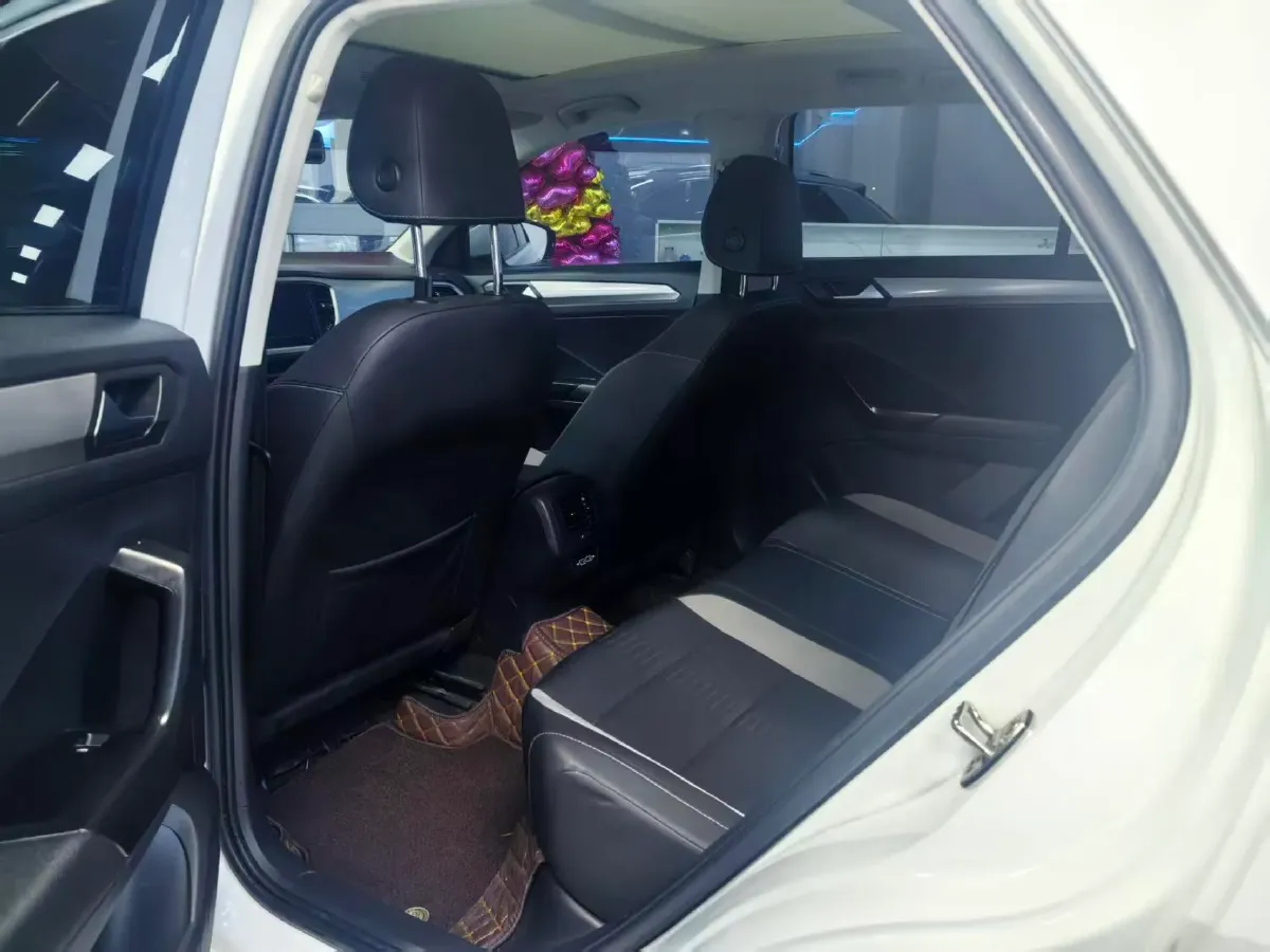 2022 Volkswagen T-Roc 1.4T 150HP L4 7DCT,autocango,china used car exporter,china ev exporter,chinese used car exporter,chinese used ev exporter