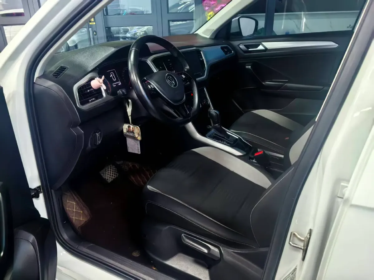 2022 Volkswagen T-Roc 1.4T 150HP L4 7DCT,autocango,china used car exporter,china ev exporter,chinese used car exporter,chinese used ev exporter