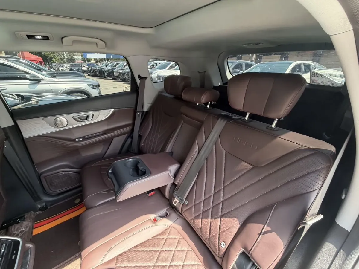 2024 Chery Tiggo 8 PRO 1.6T 197HP L4 7DCT,autocango,china used car exporter,china ev exporter,chinese used car exporter,chinese used ev exporter