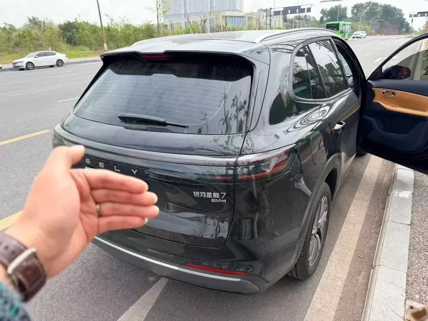 2025 WuLing XingGuangS 1.5L 106HP L4 E-CVT PHEV,autocango,china used car exporter,china ev exporter,chinese used car exporter,chinese used ev exporter