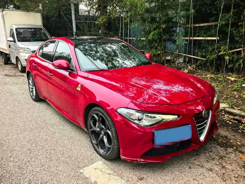 2021 Alfa Romeo Giulia 2.0T 280HP L4 8AT,autocango,china used car exporter,china ev exporter,chinese used car exporter,chinese used ev exporter