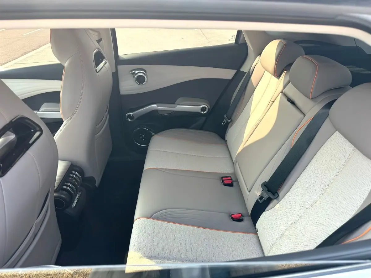 2022 Hycan Z03 BEV 64.23KWH,autocango,china used car exporter,china ev exporter,chinese used car exporter,chinese used ev exporter