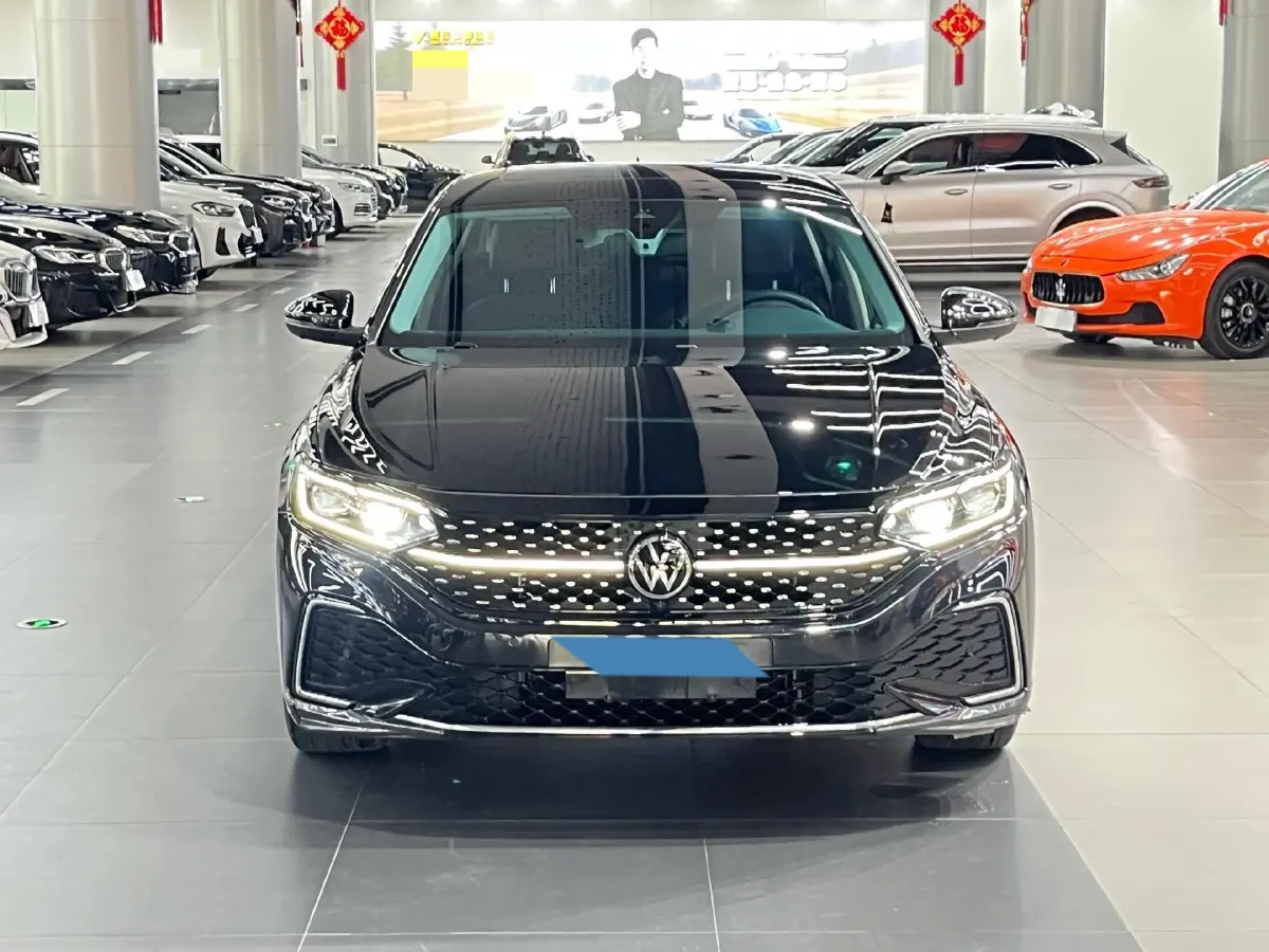 2024 Volkswagen Passat 2.0T 220HP L4 7DCT,autocango,china used car exporter,china ev exporter,chinese used car exporter,chinese used ev exporter