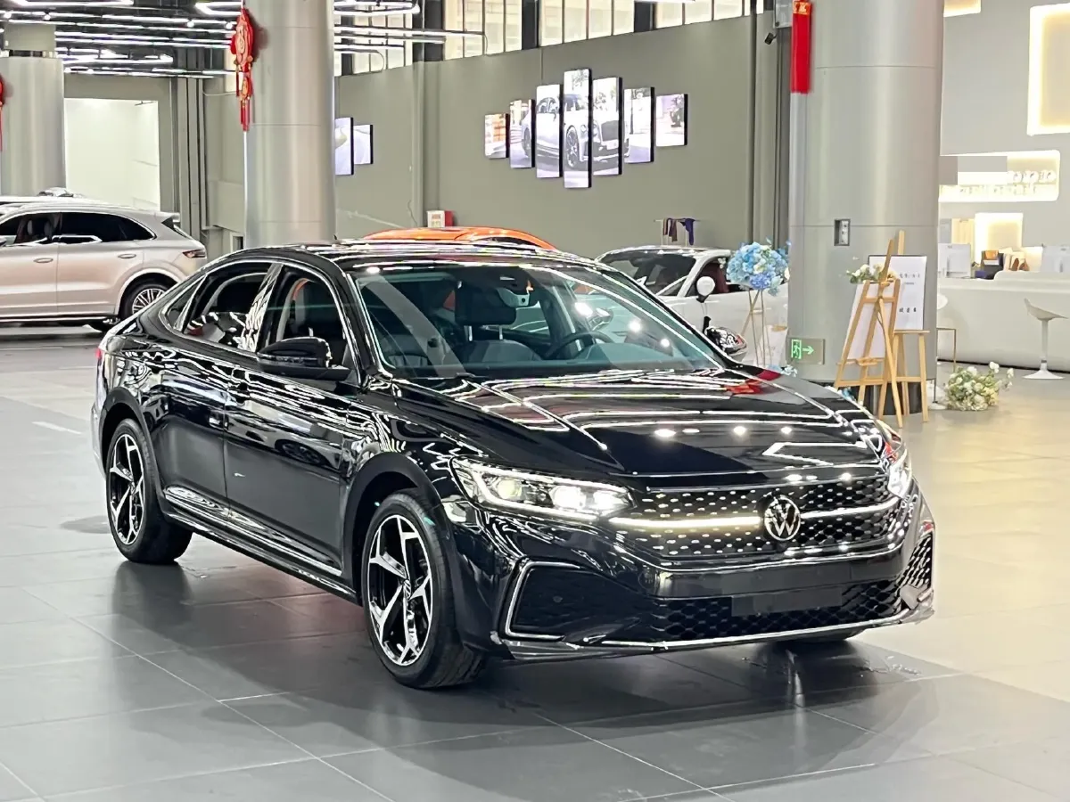 2024 Volkswagen Passat 2.0T 220HP L4 7DCT,autocango,china used car exporter,china ev exporter,chinese used car exporter,chinese used ev exporter