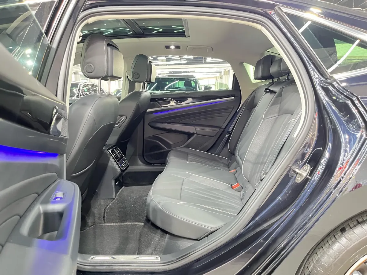 2024 Volkswagen Passat 2.0T 220HP L4 7DCT,autocango,china used car exporter,china ev exporter,chinese used car exporter,chinese used ev exporter