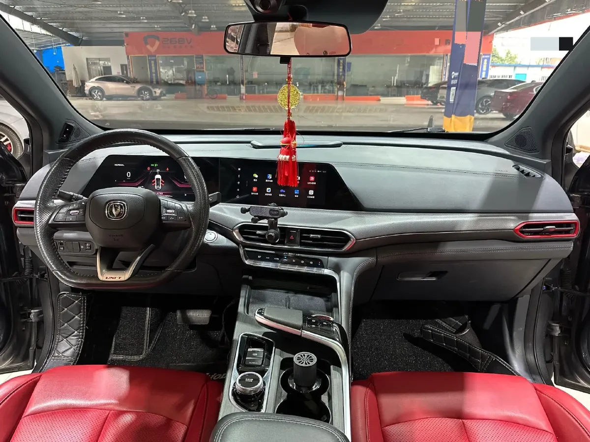 2020 ChangAn UNI-T 1.5T 180HP L4 7DCT,autocango,china used car exporter,china ev exporter,chinese used car exporter,chinese used ev exporter