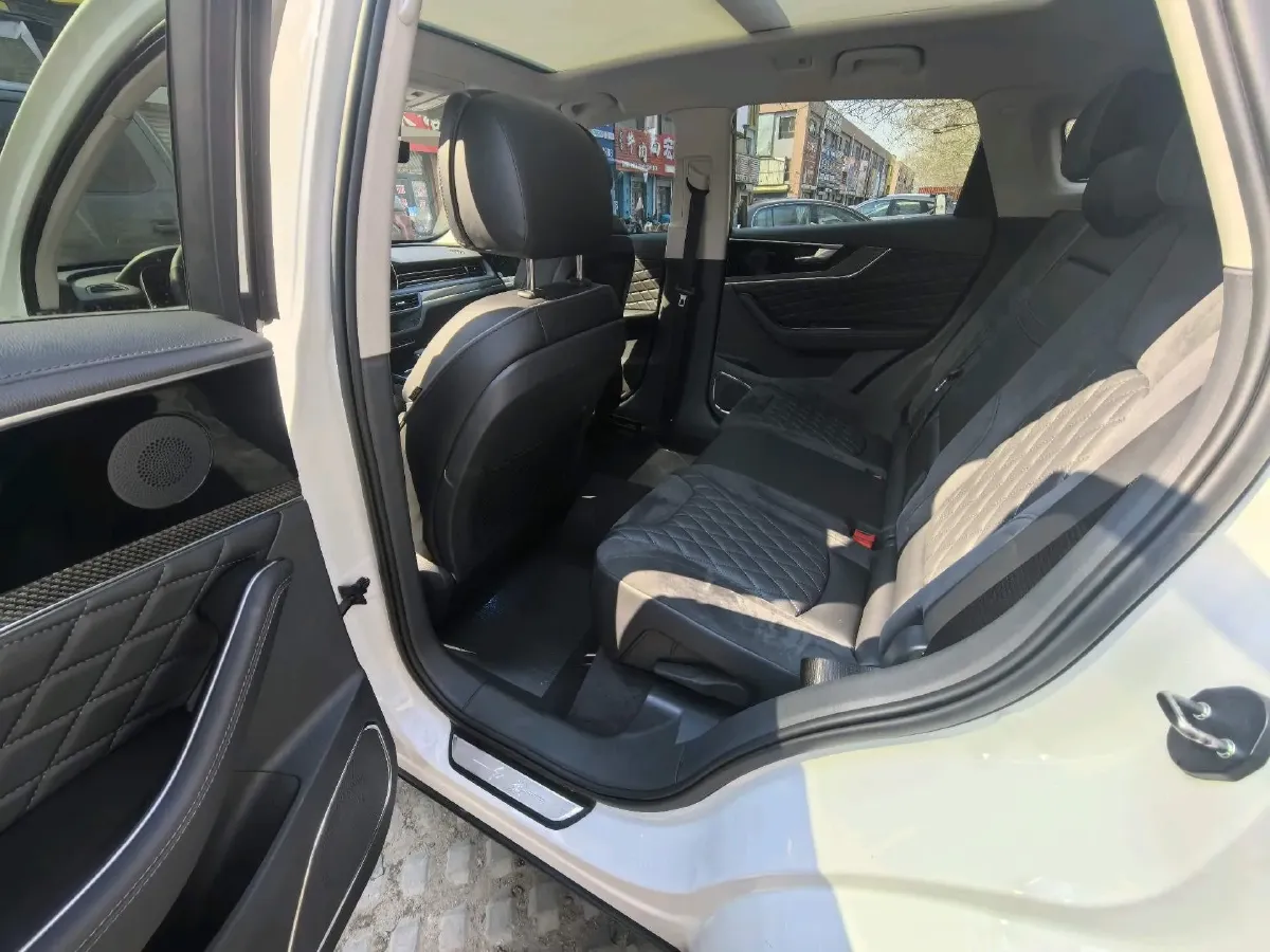 2019 HongQi HS5 2.0T 224HP L4 6AT,autocango,china used car exporter,china ev exporter,chinese used car exporter,chinese used ev exporter