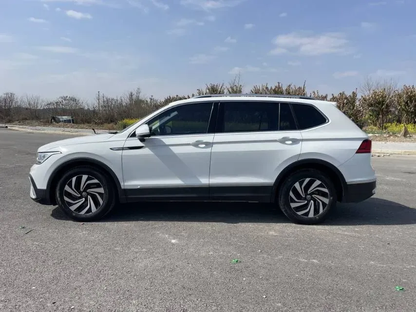 2023 Volkswagen Tiguan L 1.5T 160HP L4 7DCT,autocango,china used car exporter,china ev exporter,chinese used car exporter,chinese used ev exporter