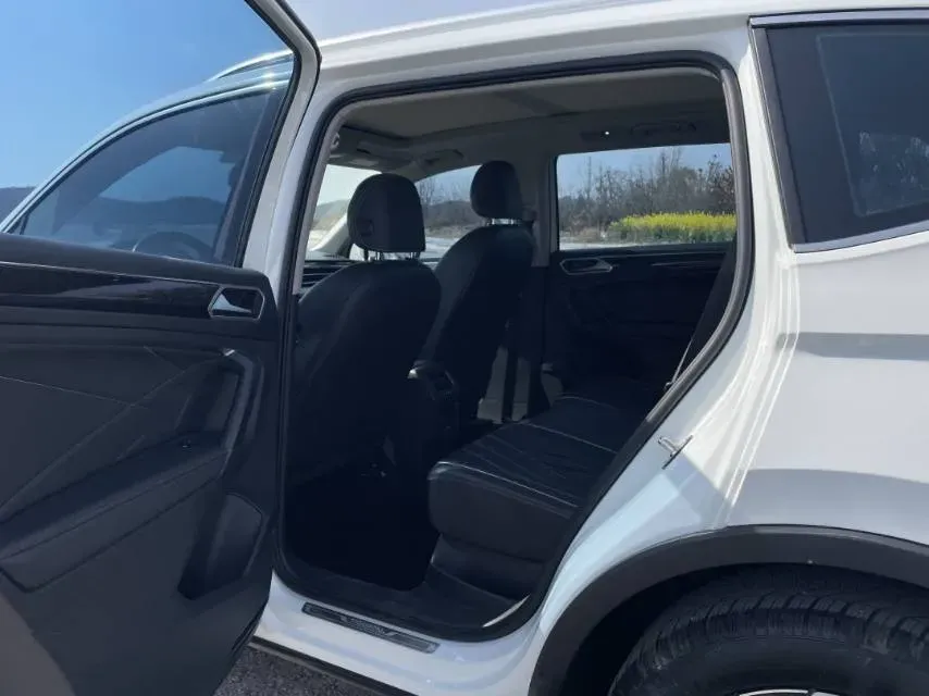 2023 Volkswagen Tiguan L 1.5T 160HP L4 7DCT,autocango,china used car exporter,china ev exporter,chinese used car exporter,chinese used ev exporter
