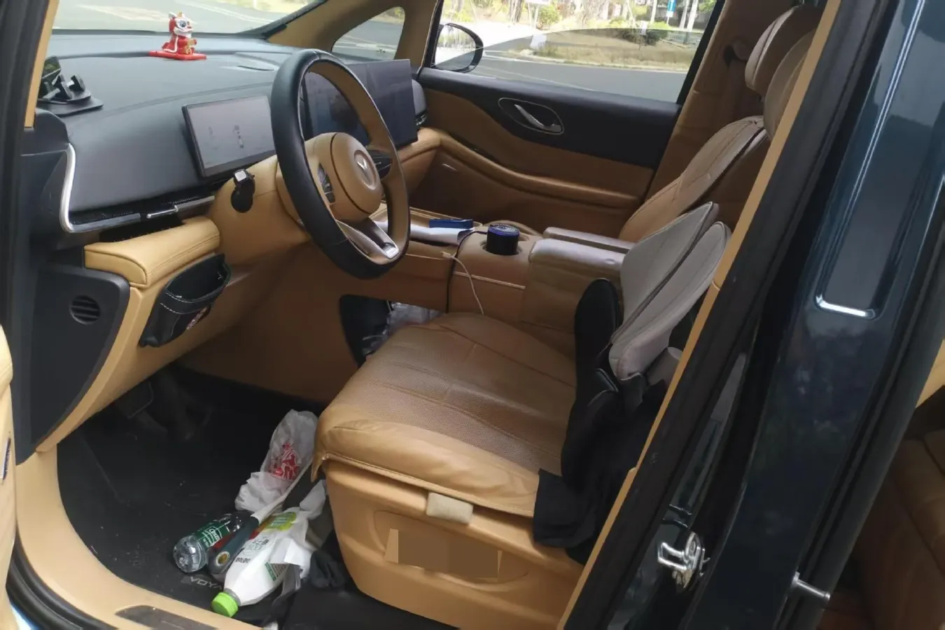 2025 Voyah Dream BEV 108.7KWH,autocango,china used car exporter,china ev exporter,chinese used car exporter,chinese used ev exporter