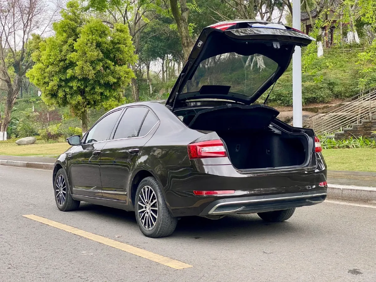 2018 Skoda Octavia 1.6L 110HP L4 6AT,autocango,china used car exporter,china ev exporter,chinese used car exporter,chinese used ev exporter