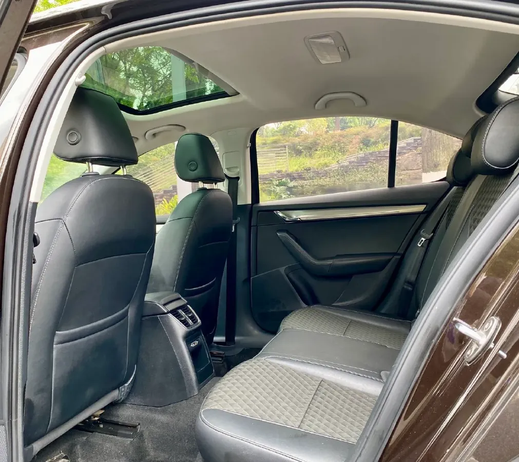 2018 Skoda Octavia 1.6L 110HP L4 6AT,autocango,china used car exporter,china ev exporter,chinese used car exporter,chinese used ev exporter