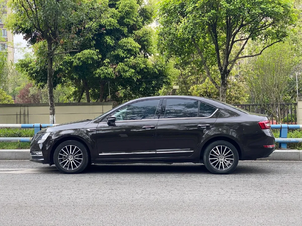 2018 Skoda Octavia 1.6L 110HP L4 6AT,autocango,china used car exporter,china ev exporter,chinese used car exporter,chinese used ev exporter