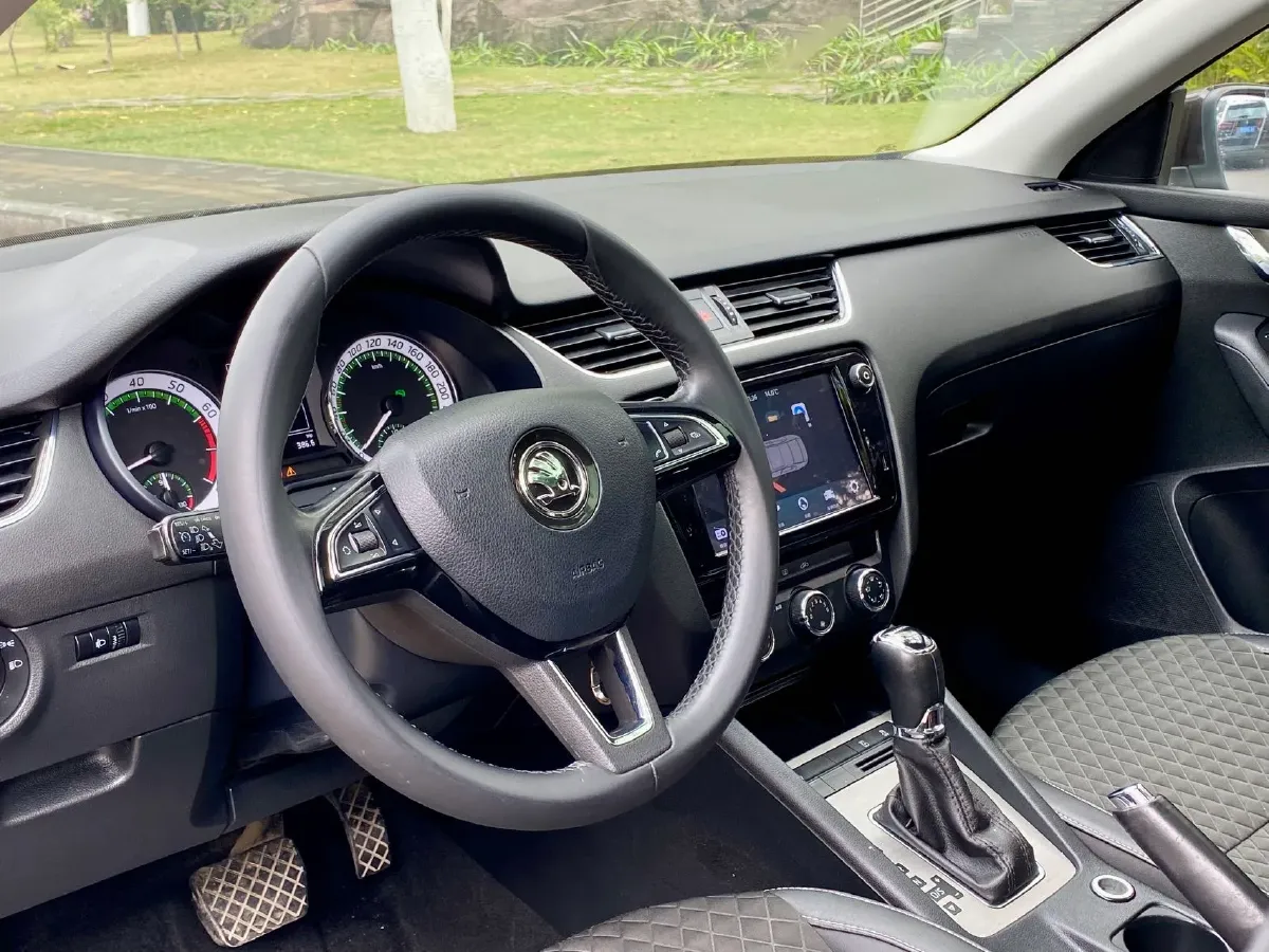 2018 Skoda Octavia 1.6L 110HP L4 6AT,autocango,china used car exporter,china ev exporter,chinese used car exporter,chinese used ev exporter