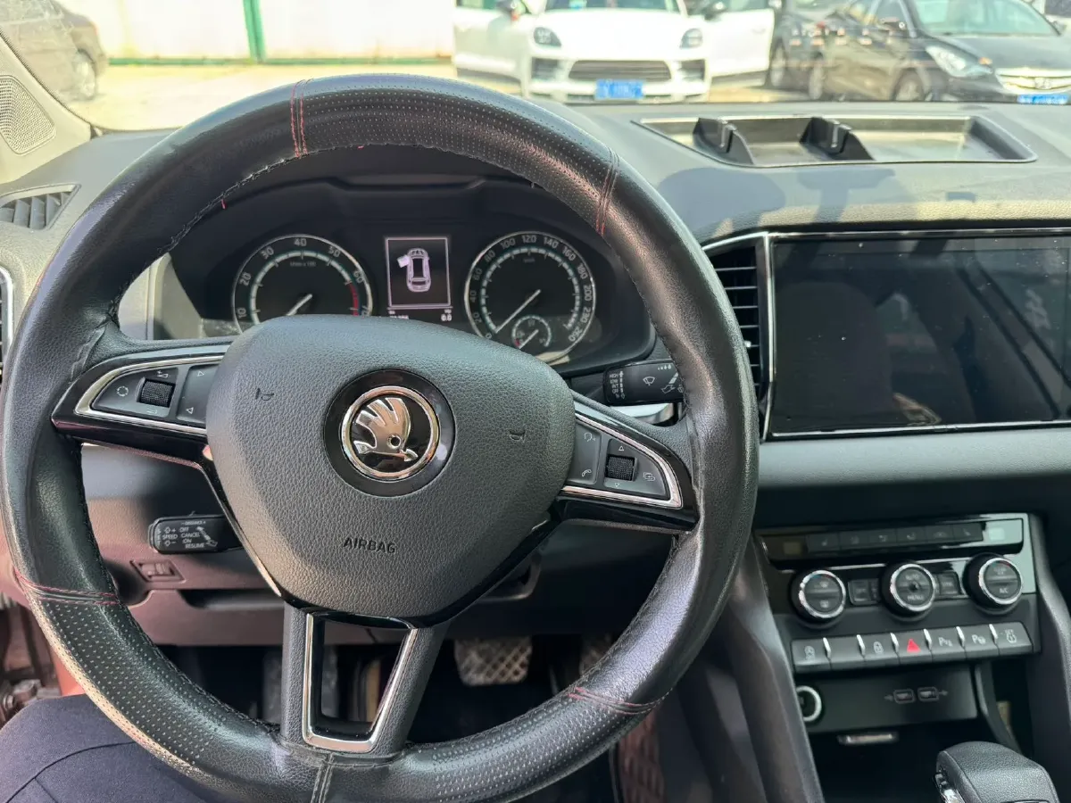 2020 Skoda Karoq 1.4T 150HP L4 7DCT,autocango,china used car exporter,china ev exporter,chinese used car exporter,chinese used ev exporter