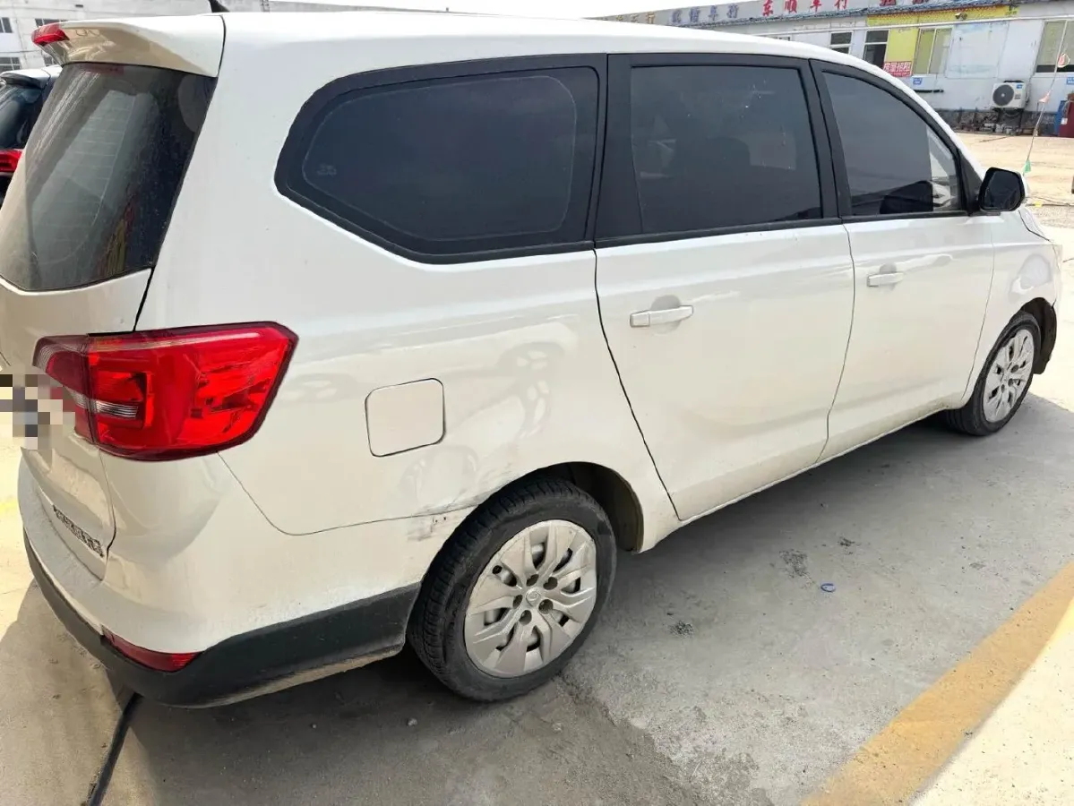 2019 BaoJun 730 1.5L 105HP L4 6MT,autocango,china used car exporter,china ev exporter,chinese used car exporter,chinese used ev exporter