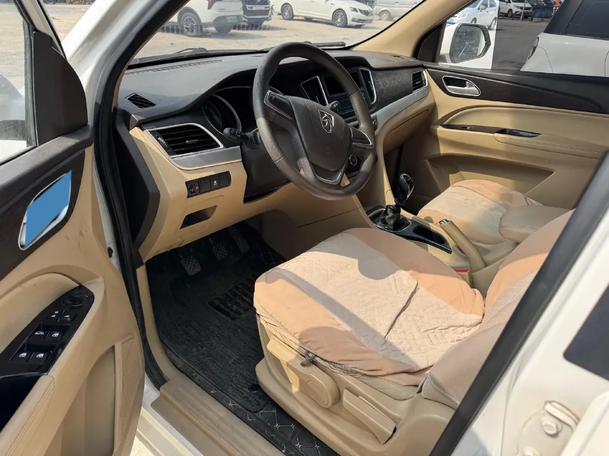 2019 BaoJun 730 1.5L 105HP L4 6MT,autocango,china used car exporter,china ev exporter,chinese used car exporter,chinese used ev exporter