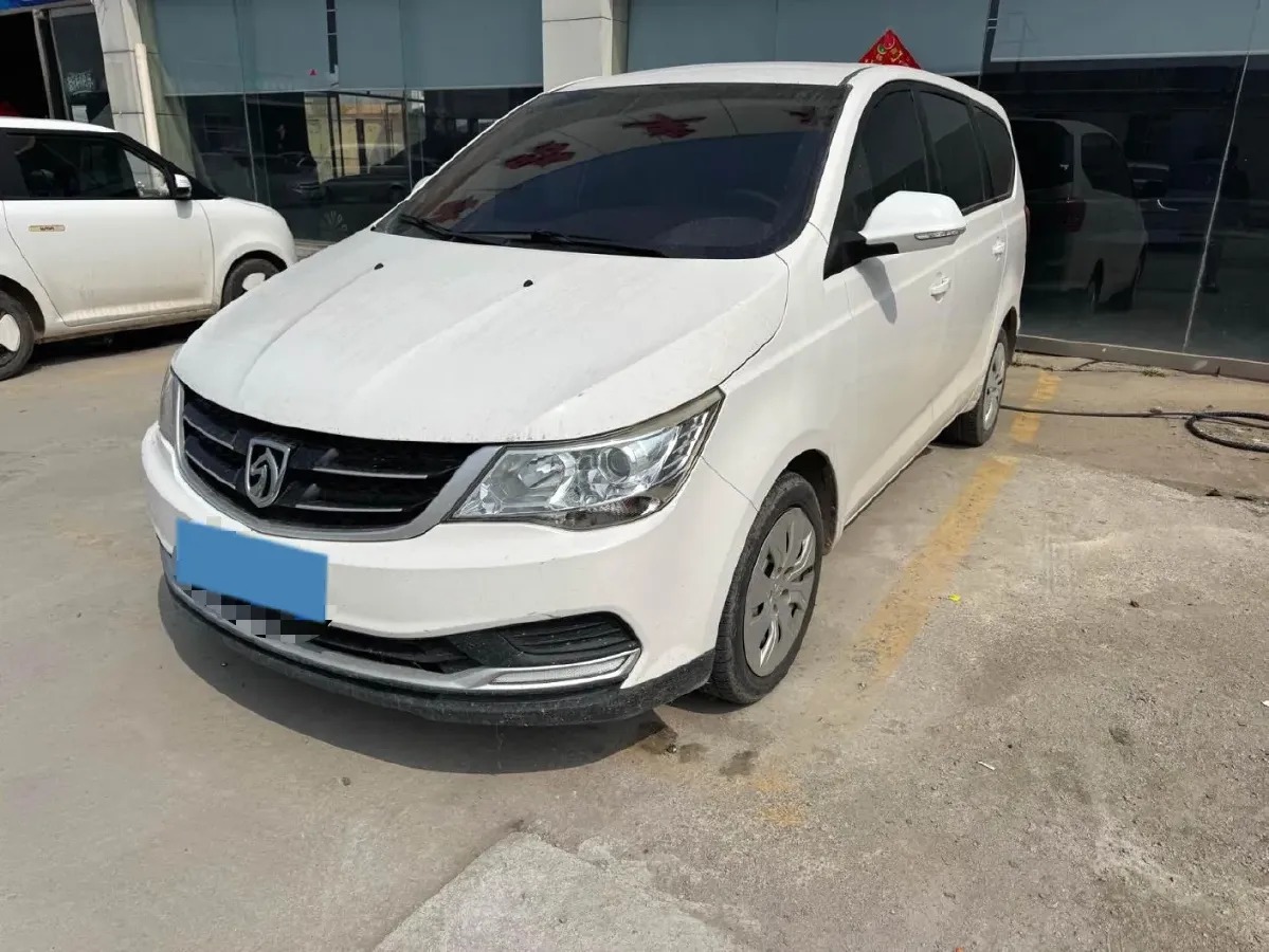 2019 BaoJun 730 1.5L 105HP L4 6MT,autocango,china used car exporter,china ev exporter,chinese used car exporter,chinese used ev exporter