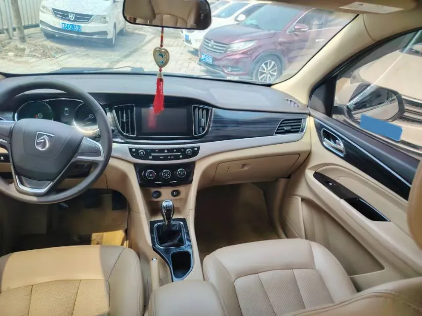 2016 BaoJun 730 1.5L 112HP L4 5MT,autocango,china used car exporter,china ev exporter,chinese used car exporter,chinese used ev exporter