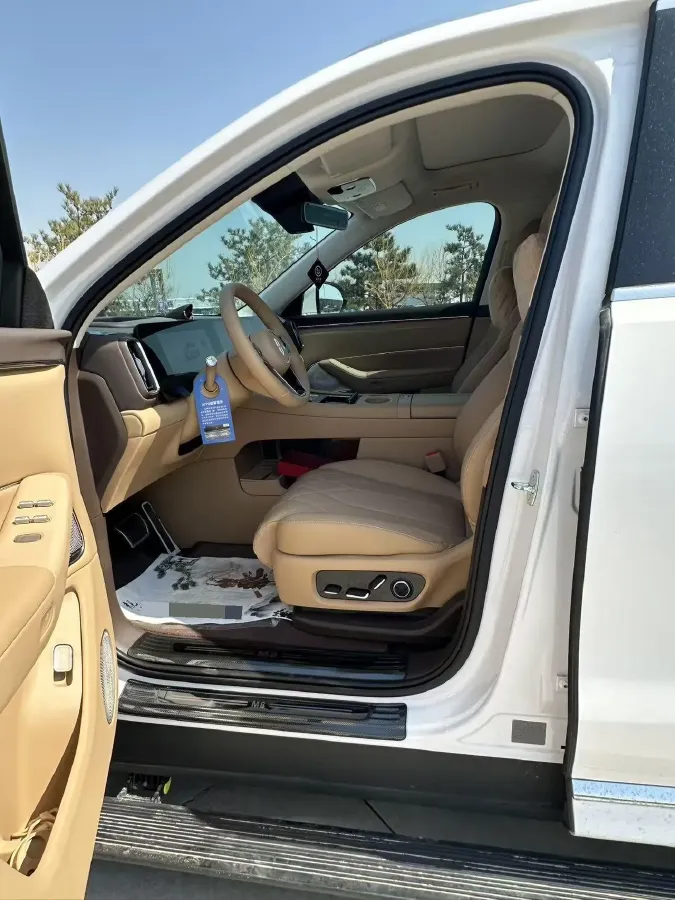 2025 AITO AITO M8 REEV 160HP REEV 53.4KWH,autocango,china used car exporter,china ev exporter,chinese used car exporter,chinese used ev exporter