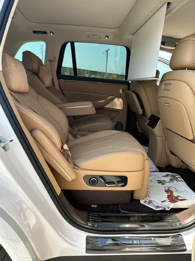 2025 AITO AITO M8 REEV 160HP REEV 53.4KWH,autocango,china used car exporter,china ev exporter,chinese used car exporter,chinese used ev exporter