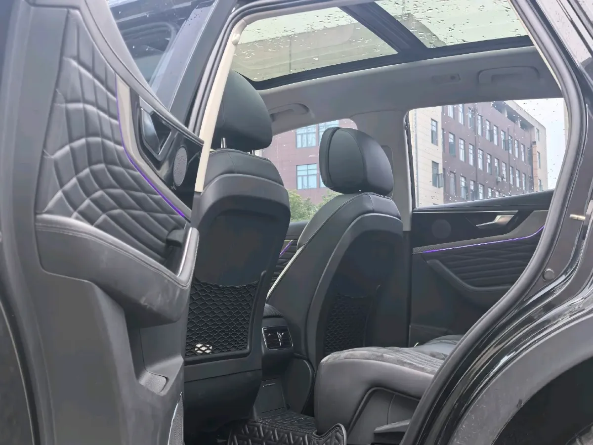 2022 HongQi HS5 2.0T 224HP L4 6AT,autocango,china used car exporter,china ev exporter,chinese used car exporter,chinese used ev exporter