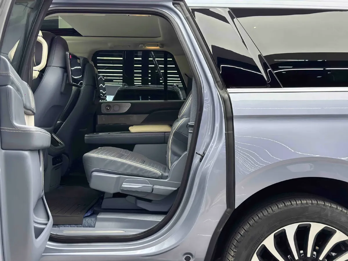 2022 Lincoln Navigator 3.5T 415HP V6 10AT,autocango,china used car exporter,china ev exporter,chinese used car exporter,chinese used ev exporter