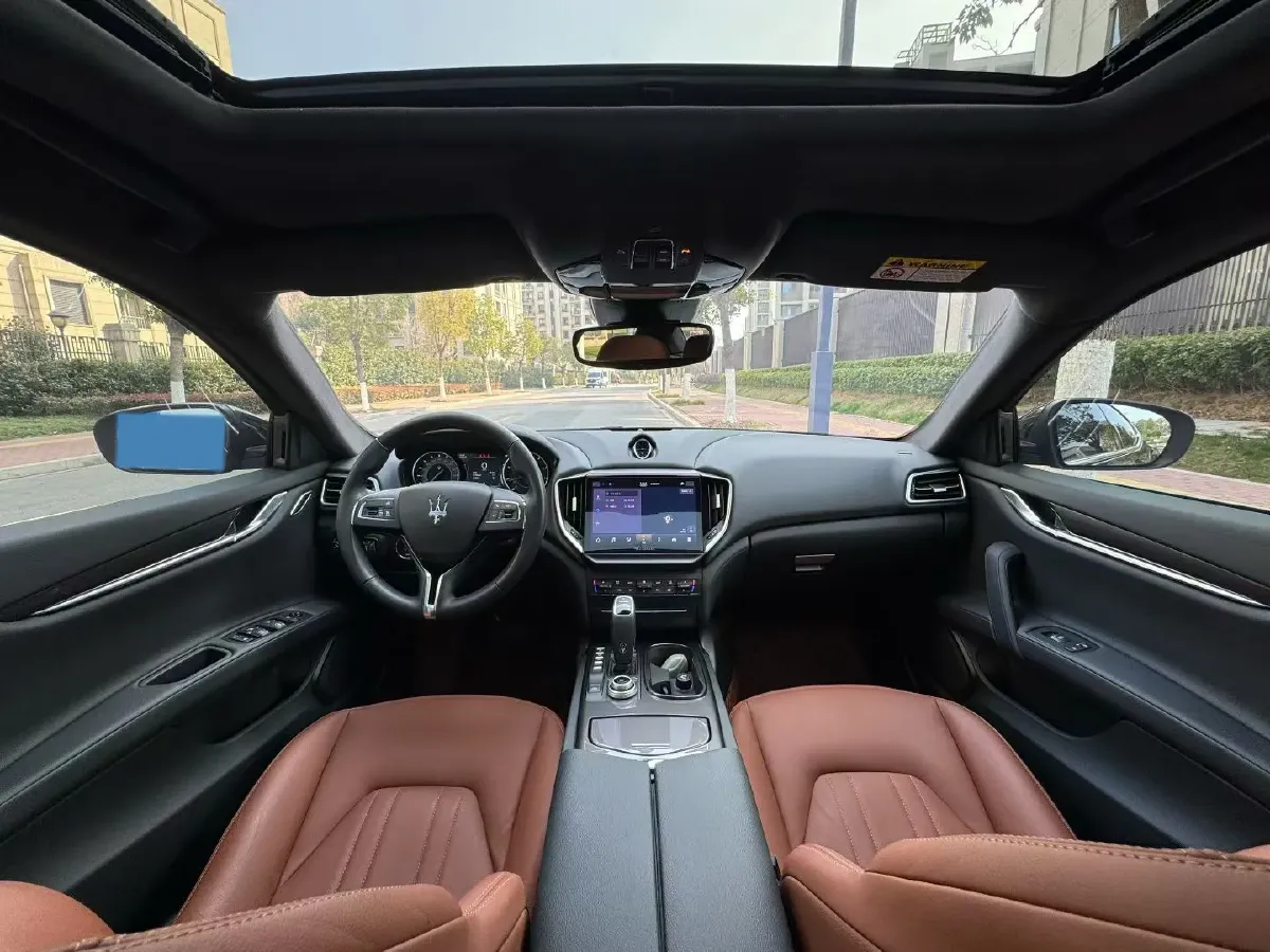 2021 Maserati Ghibli 2.0T 330HP L4 8AT,autocango,china used car exporter,china ev exporter,chinese used car exporter,chinese used ev exporter