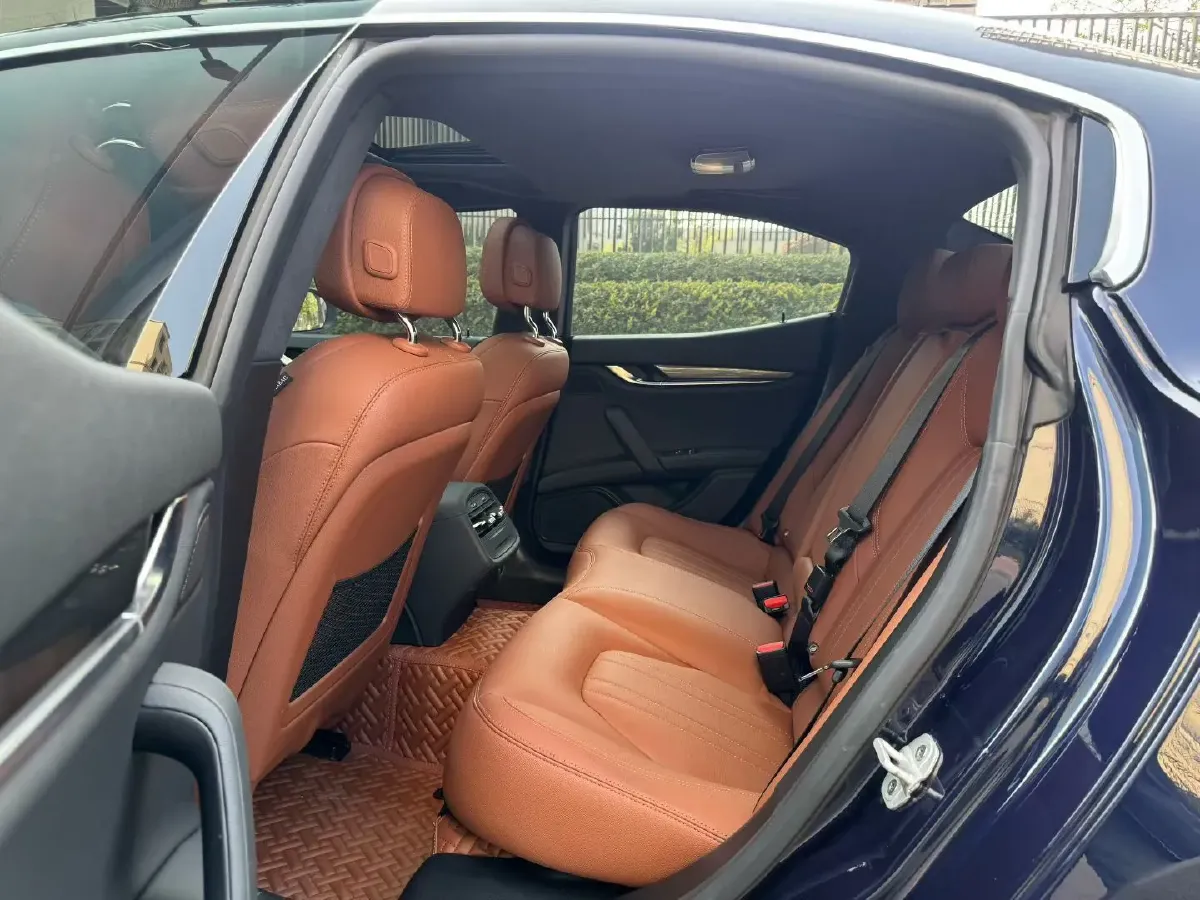 2021 Maserati Ghibli 2.0T 330HP L4 8AT,autocango,china used car exporter,china ev exporter,chinese used car exporter,chinese used ev exporter