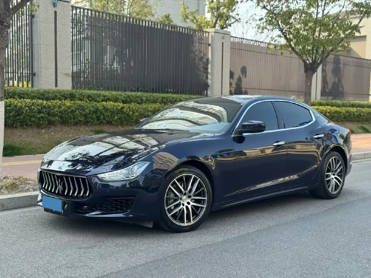 2021 Maserati Ghibli 2.0T 330HP L4 8AT,autocango,china used car exporter,china ev exporter,chinese used car exporter,chinese used ev exporter