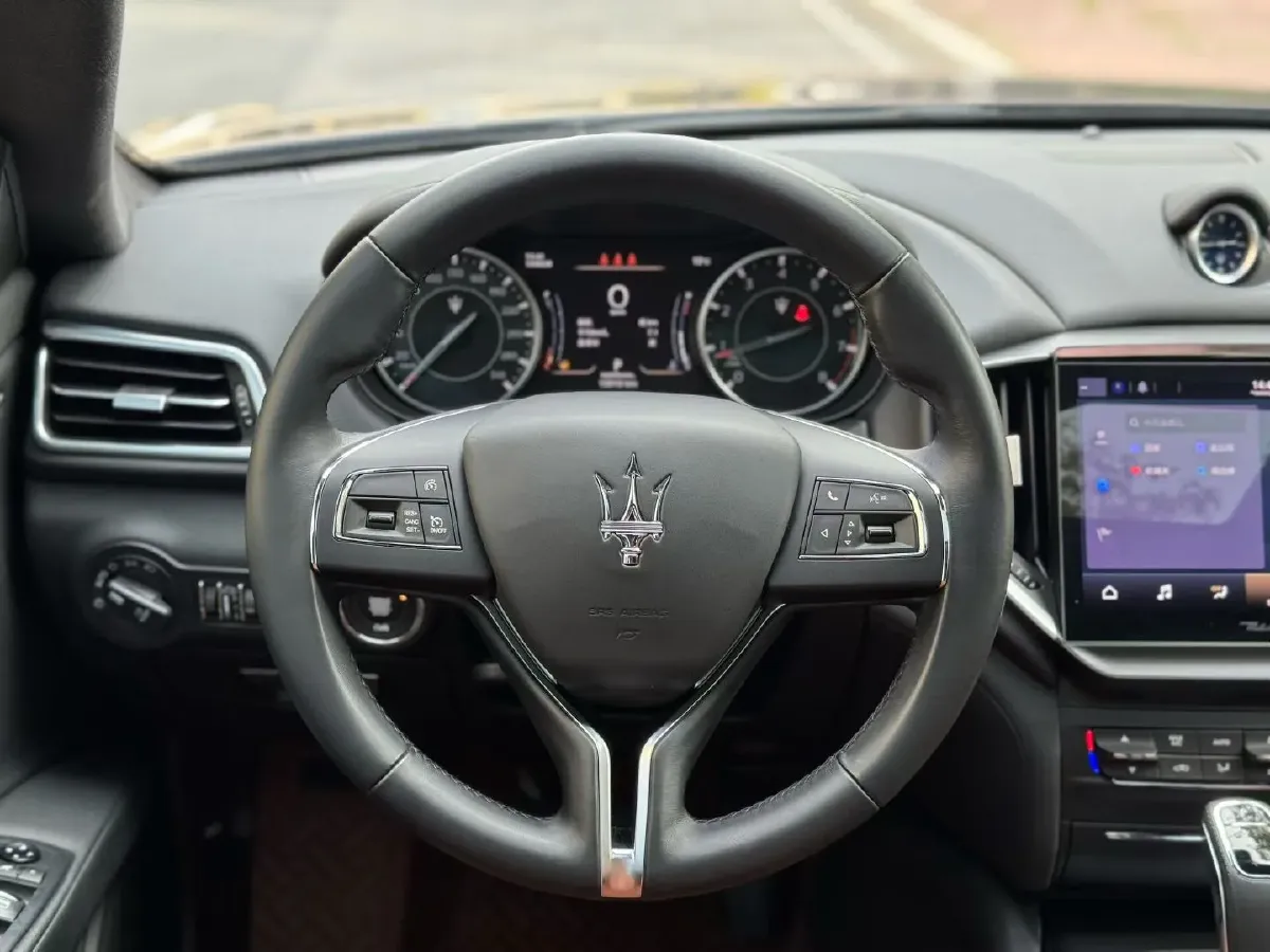 2021 Maserati Ghibli 2.0T 330HP L4 8AT,autocango,china used car exporter,china ev exporter,chinese used car exporter,chinese used ev exporter