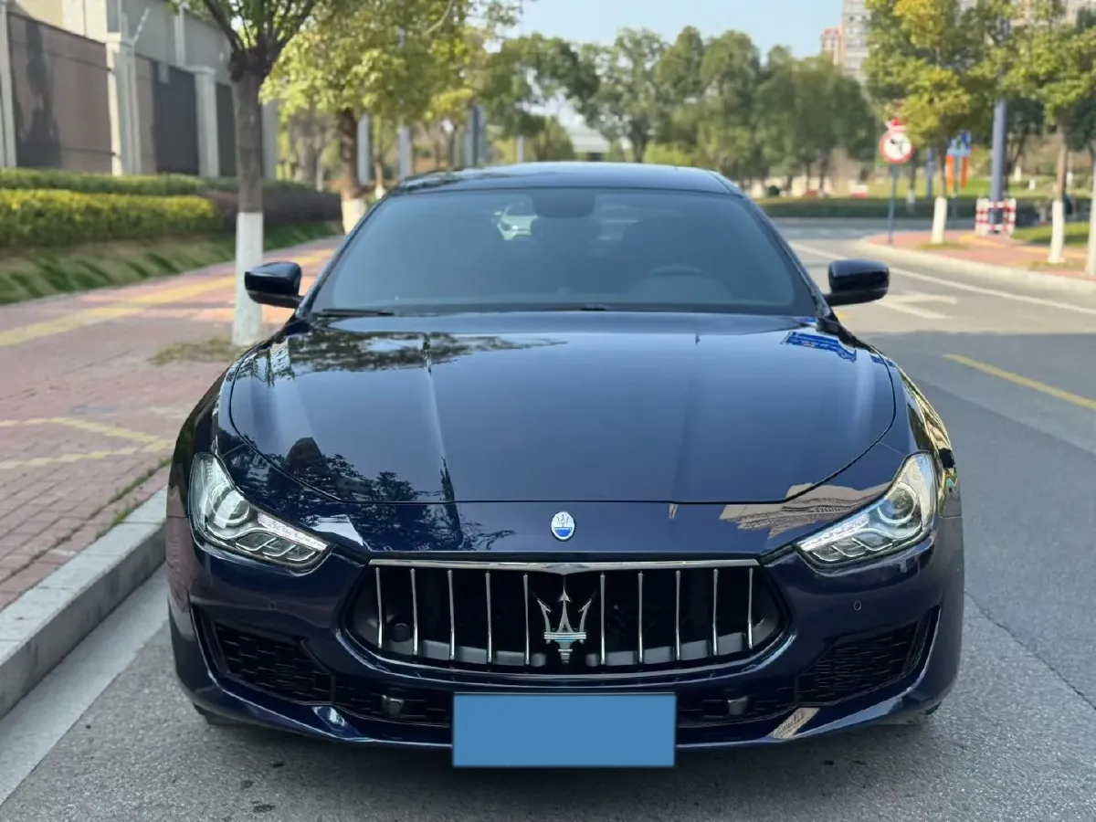 2021 Maserati Ghibli 2.0T 330HP L4 8AT,autocango,china used car exporter,china ev exporter,chinese used car exporter,chinese used ev exporter
