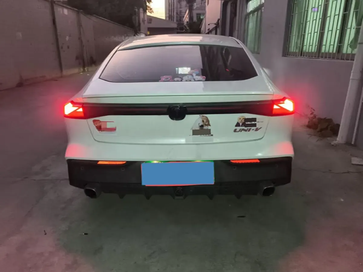 2022 ChangAn UNI-V 1.5T 188HP L4 7DCT,autocango,china used car exporter,china ev exporter,chinese used car exporter,chinese used ev exporter