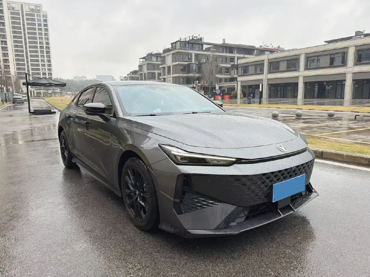 2025 ChangAn UNI-V 1.5T 192HP L4 7DCT,autocango,china used car exporter,china ev exporter,chinese used car exporter,chinese used ev exporter