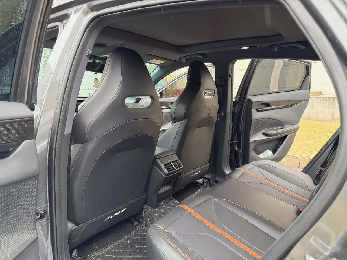 2025 ChangAn UNI-V 1.5T 192HP L4 7DCT,autocango,china used car exporter,china ev exporter,chinese used car exporter,chinese used ev exporter