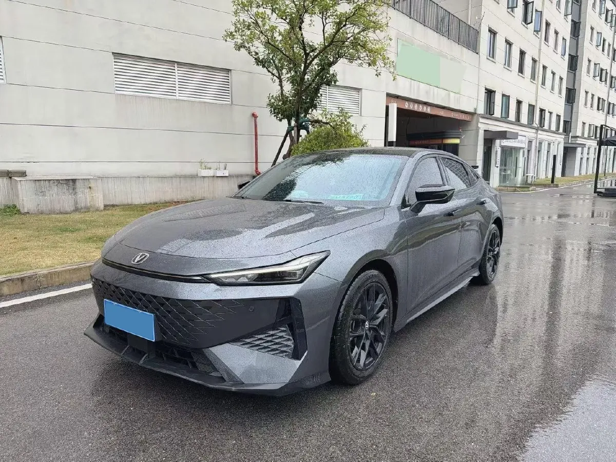 2025 ChangAn UNI-V 1.5T 192HP L4 7DCT,autocango,china used car exporter,china ev exporter,chinese used car exporter,chinese used ev exporter