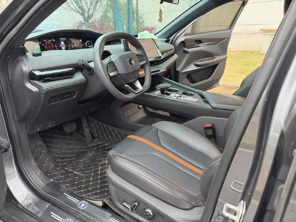 2025 ChangAn UNI-V 1.5T 192HP L4 7DCT,autocango,china used car exporter,china ev exporter,chinese used car exporter,chinese used ev exporter