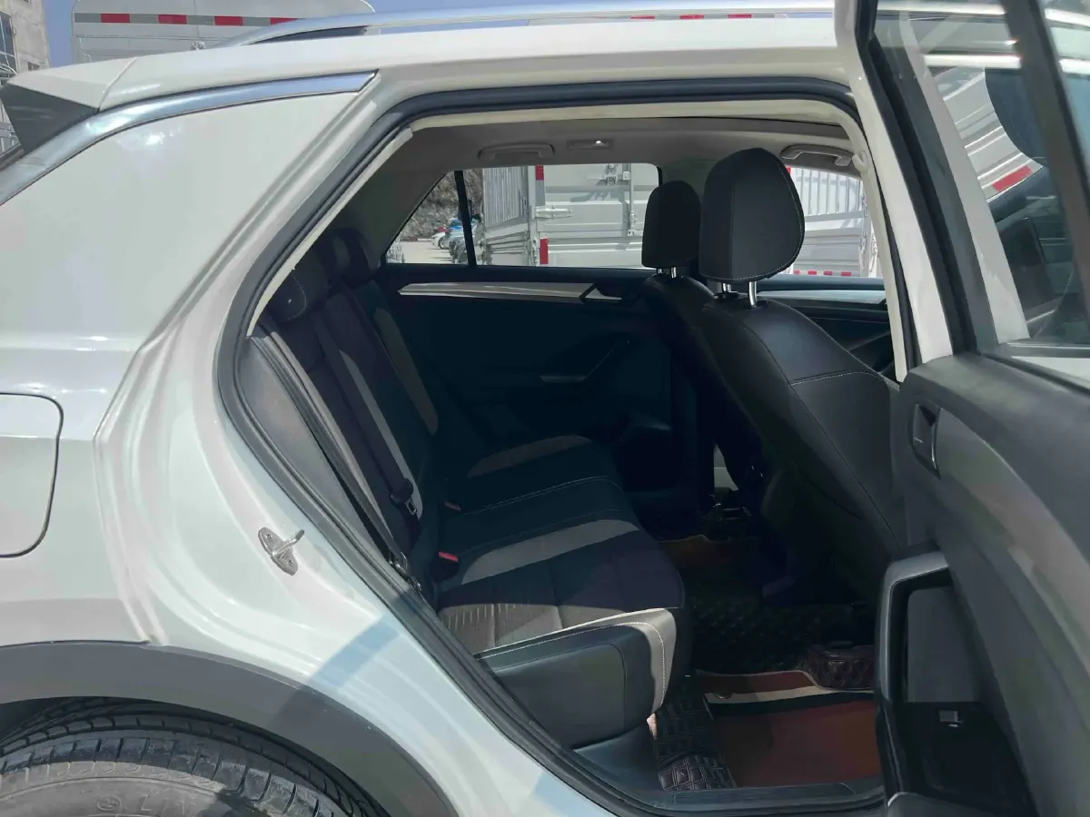 2021 Volkswagen T-Roc 1.4T 150HP L4 7DCT,autocango,china used car exporter,china ev exporter,chinese used car exporter,chinese used ev exporter