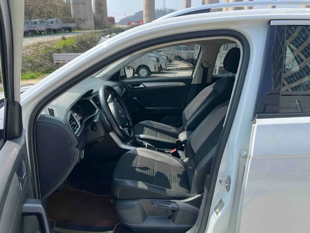 2021 Volkswagen T-Roc 1.4T 150HP L4 7DCT,autocango,china used car exporter,china ev exporter,chinese used car exporter,chinese used ev exporter