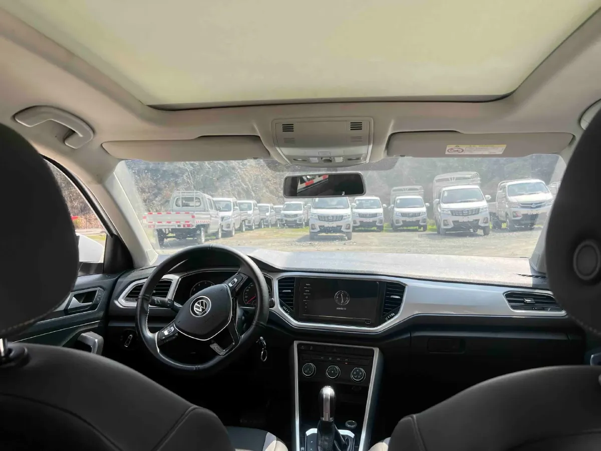 2021 Volkswagen T-Roc 1.4T 150HP L4 7DCT,autocango,china used car exporter,china ev exporter,chinese used car exporter,chinese used ev exporter